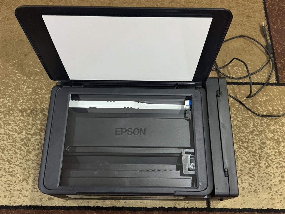 Принтер цветной epson 3550 сканер и копир.