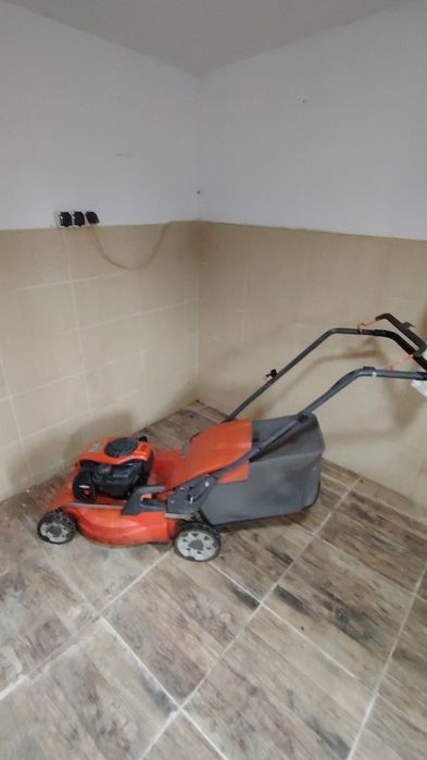 Mașină de tuns gazon Husqvarna LC 247