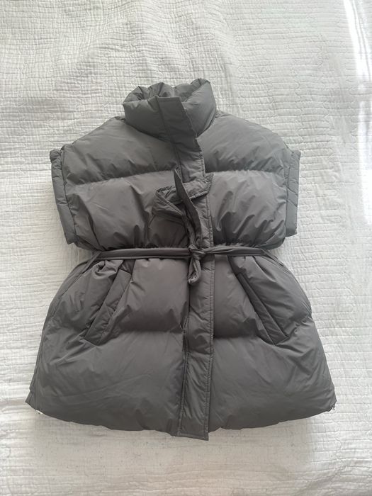 Продам безрукавку Куртки