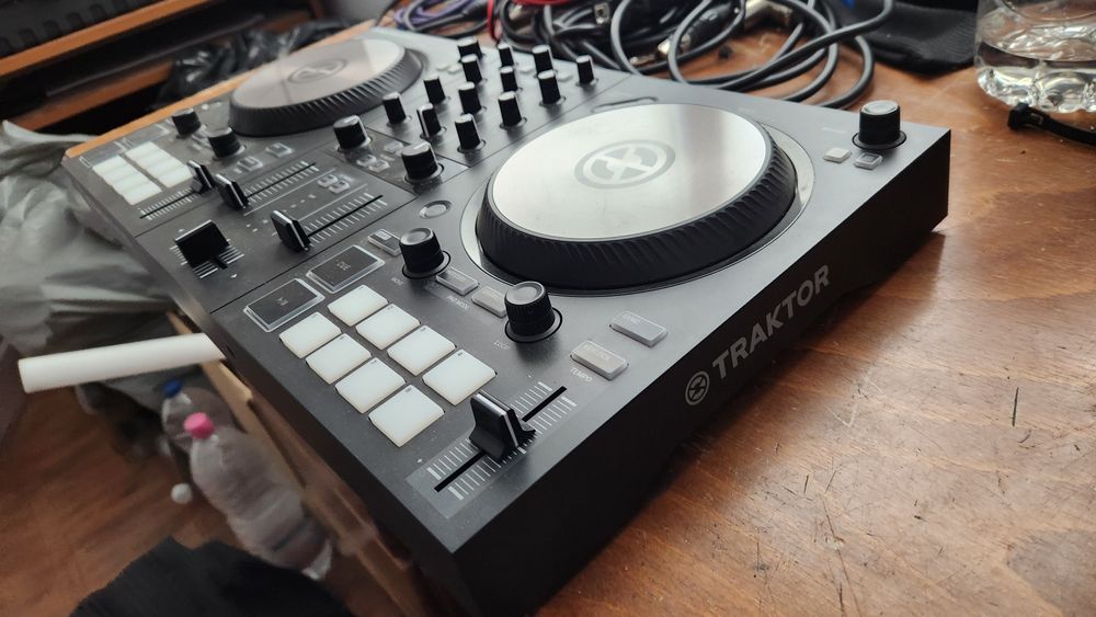 Consola Traktor S2 MK3 cu case