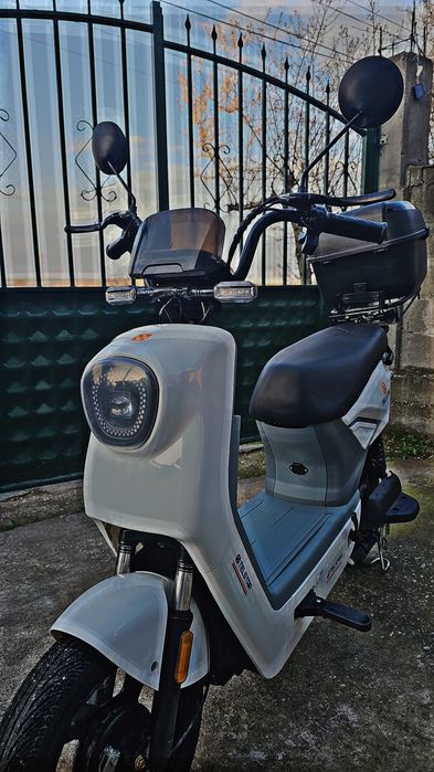 МОЩЕН електрически скутер 1500W до 50 км/ч