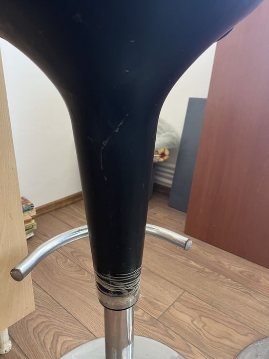scaune de bar reglabile pe inaltime si care se roteac 360