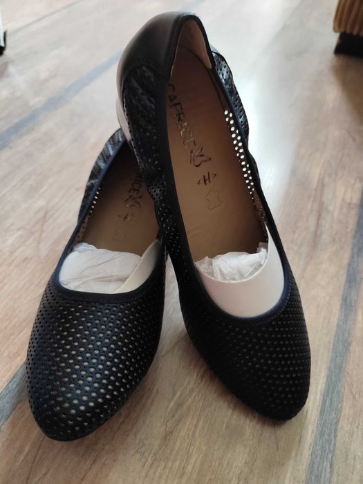 Дамски обувки с нисък ток Caprice