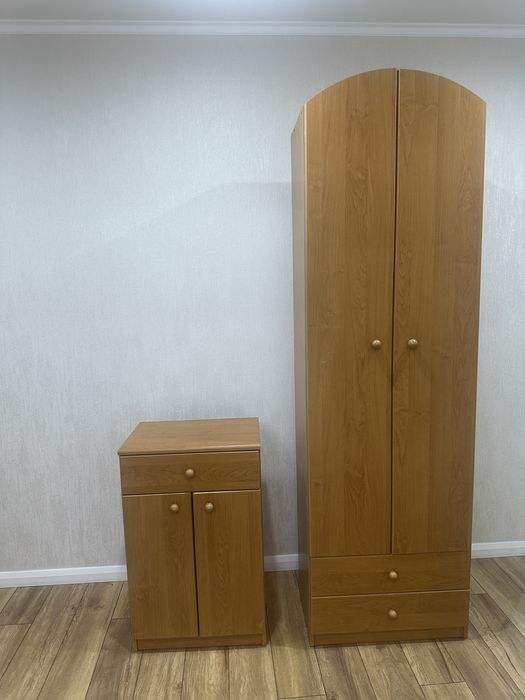 Продам шкаф с тумбочкой