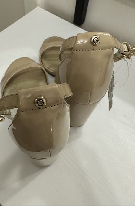 Босоножки BY CUESS