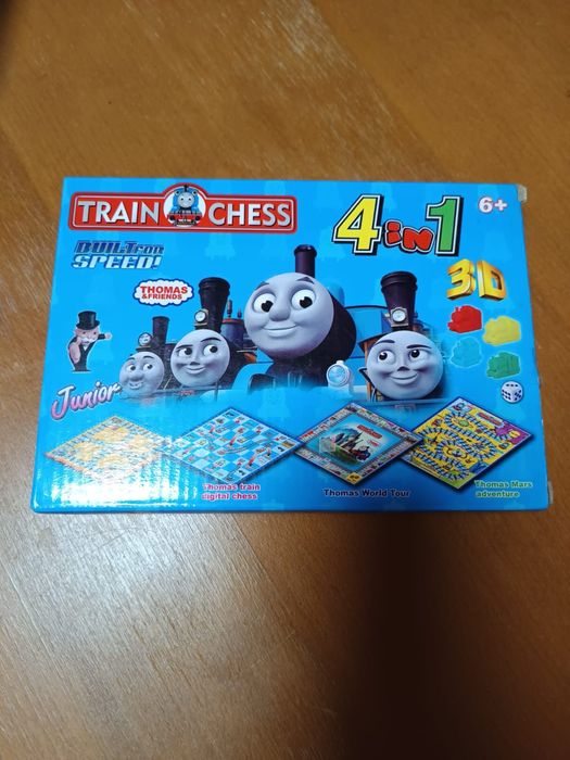 Продавам играчи за момиче и момче