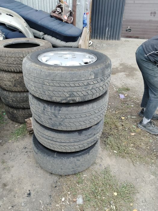 Продается комплект диски с резиной от Мерседес
