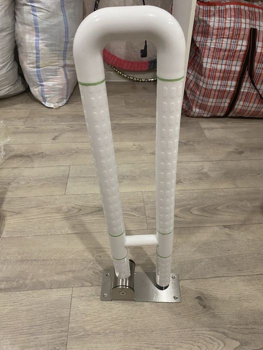 Продам Поручни для уборной комнаты(новые)