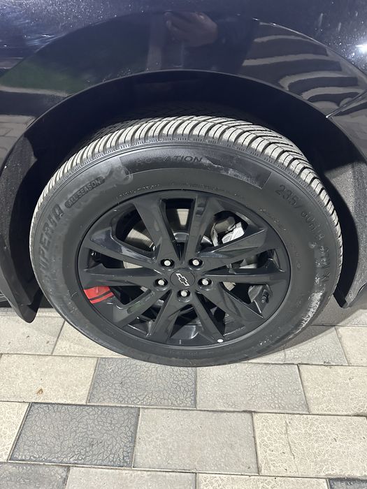 Equinox 2020 yil Qora Rang