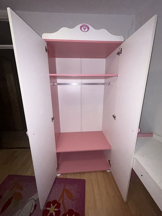 Mobila camera copii (fete) 2 paturi, dulap, birou, comoda