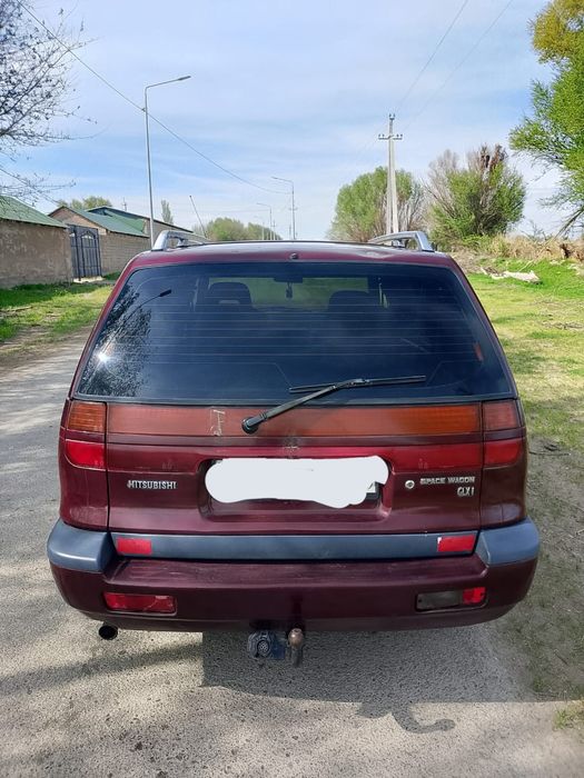 Mitsubishi space wagon