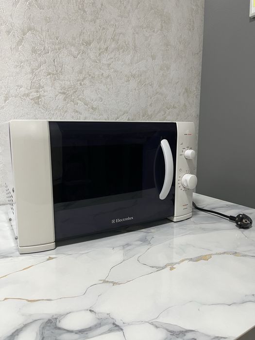 Микроволновка Electrolux