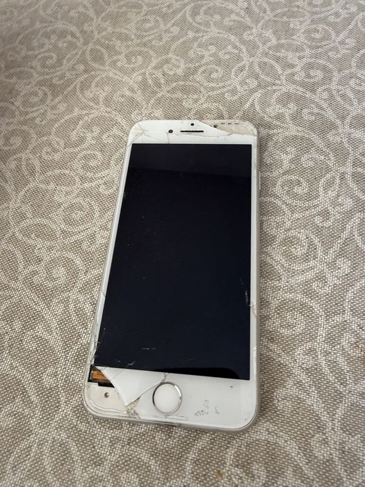 iPhone 8 за части