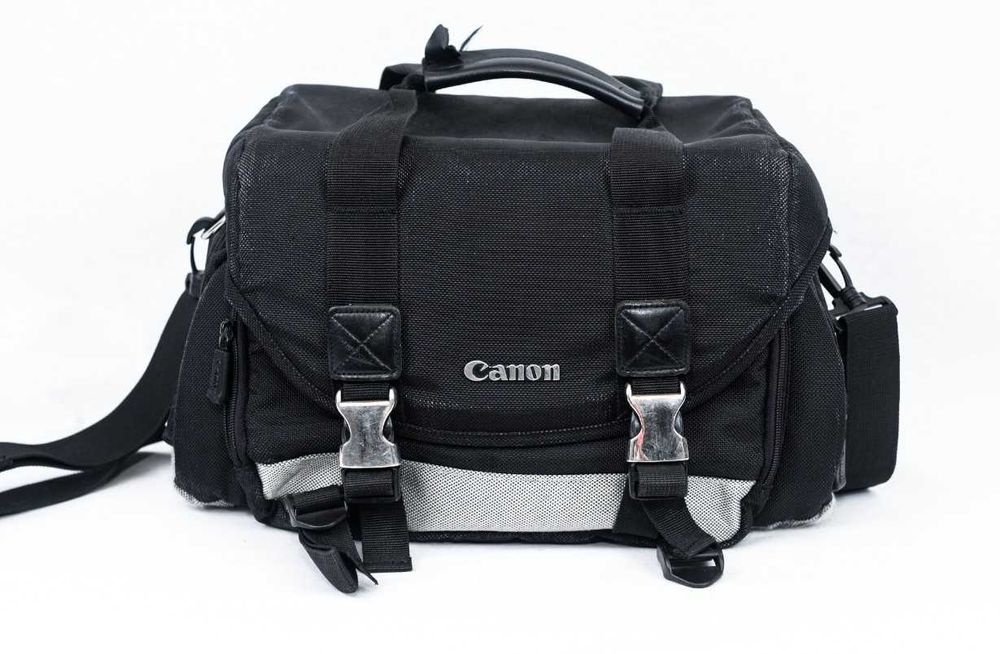 Geanta foto Canon. Dimensiuni: 35 x 23 x 23 cm