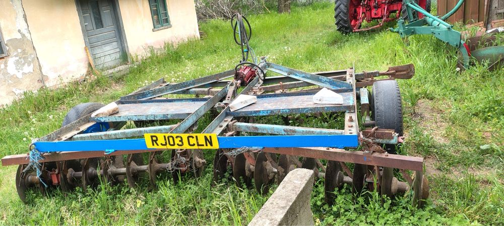 Tractor universal 650