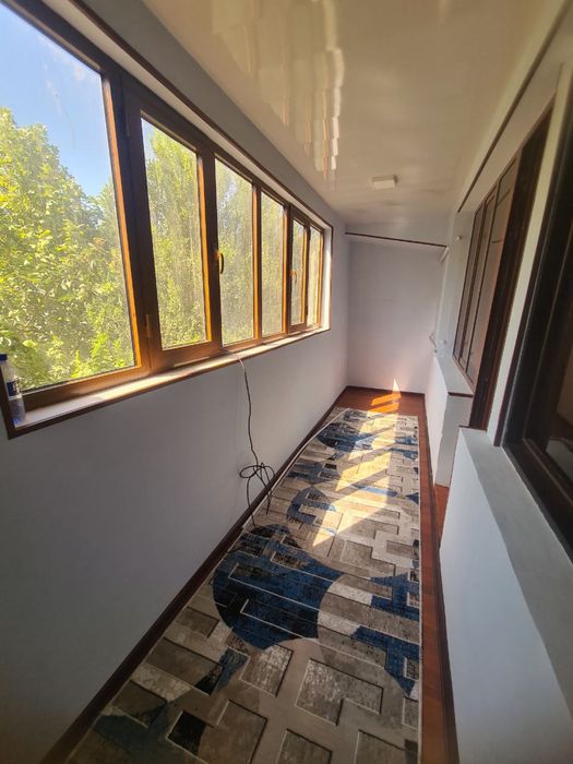 Navoiy shaxar Zulfiya 7 da kvartira sotiladi