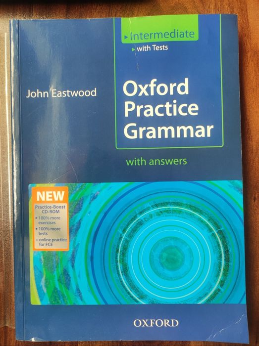Продавам учебник Oxford practice grammar