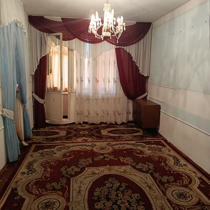 Продается двухкомнатная квартира возле рынка Кадышева