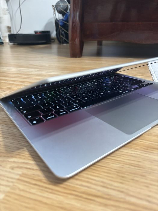 MacBook Air 2020, M1 - condiție excelentă, 8GB RAM, 86% baterie, 256GB