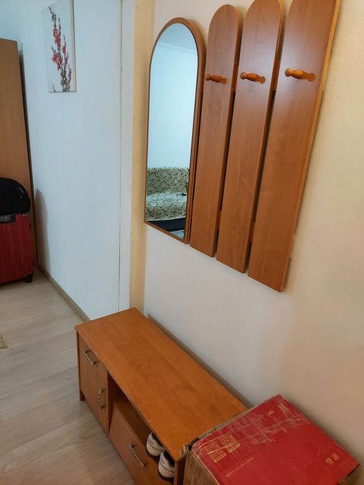 Продам прихожую тумбу под обувь с зеркалом