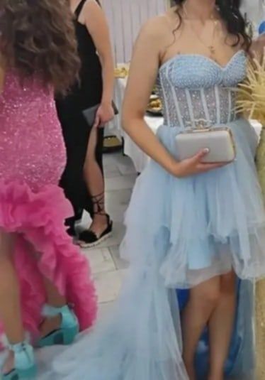 Уникална синя рокля с корсет и асиметрична кройка за всякакви поводи.