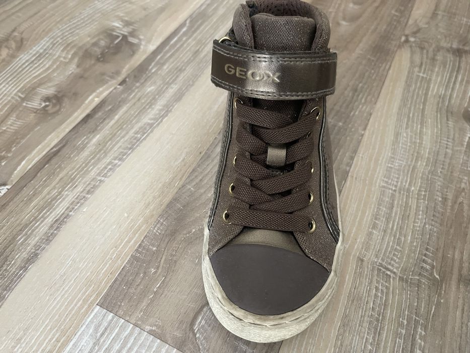 Geox fete marimea 28. Cei negri sunt noi .Ceilalti sunt purtti putin