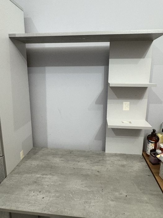 Письменный стол, чистый