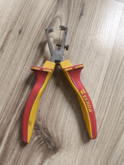Клещи за електро техници за работа до 1000V