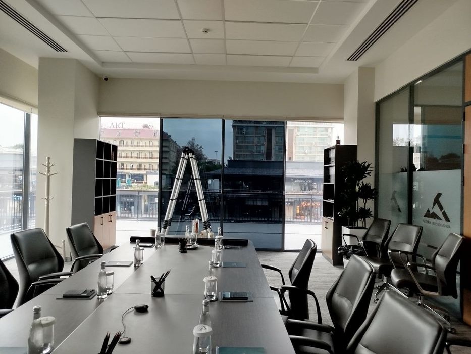 Оклейка тонировка солнце защитная для здани и офиса