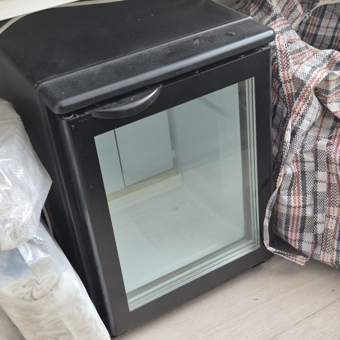 Холодильник с прозрачной дверцей