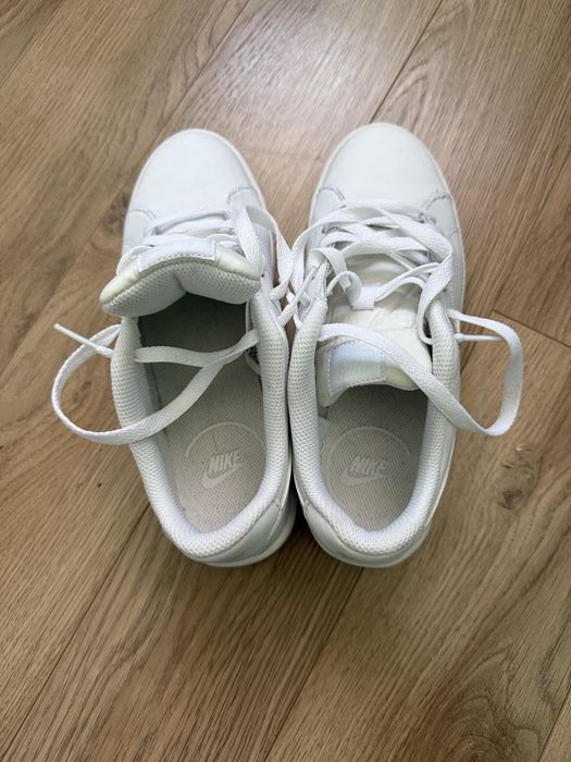 Оригинални Nike кецове – бели, размер 37.5