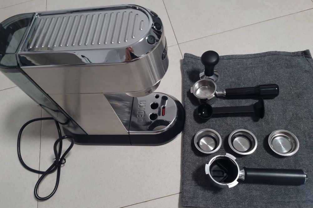 Aparat cafea DELONGHI Dedica Style EC685.M, 1.1l, 1300W, 15 bar, argintiu-negru