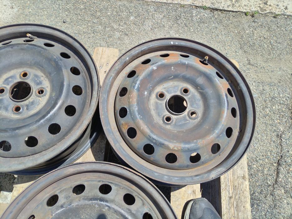 15 цола 4 х 100 мм Хюндай И20 - 5,5 инча / ЕТ 51