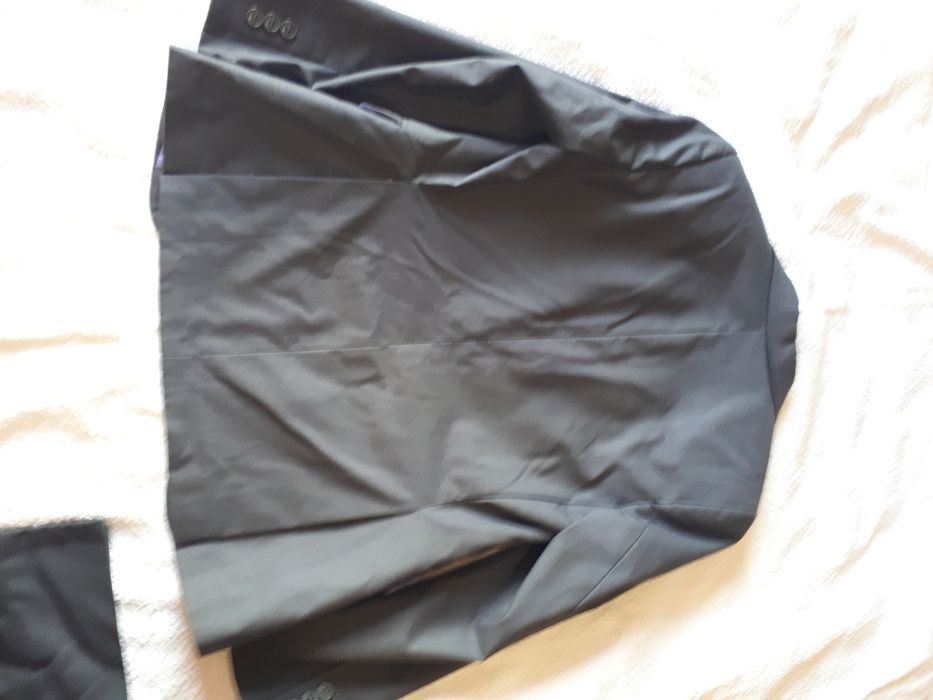 Продаю костюм в школу