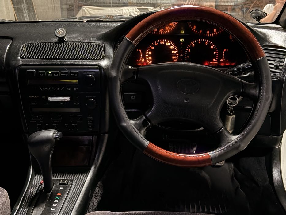 Автомобиль тойота