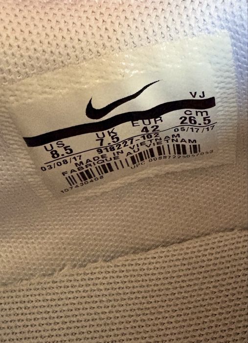 Vand adidasi Nike