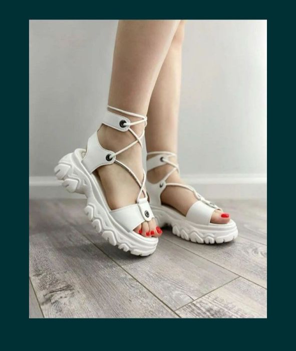 Летняя обувь разная