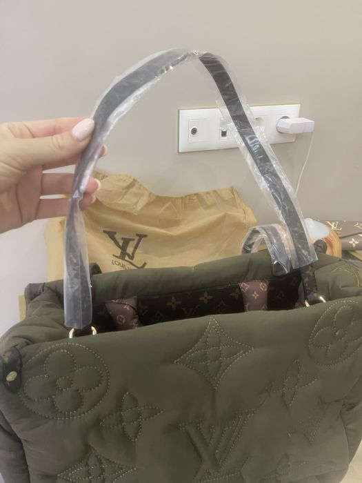 Чисто нова чанта LV