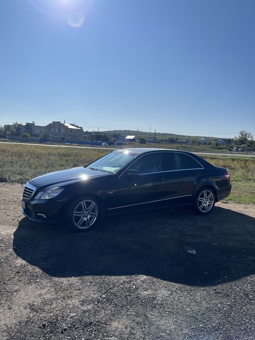 Продам машину mersedes e 200