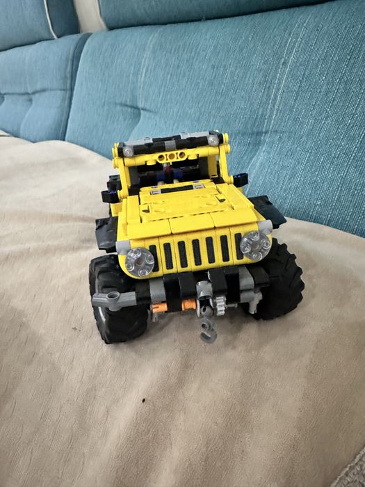 Продам машинку LEGO Jeep