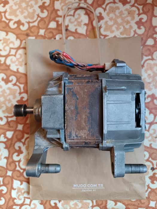 Двигатель мотор от стиральной машины