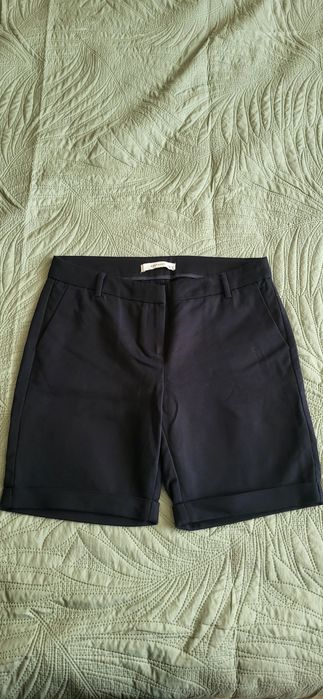 Pantaloni scurți