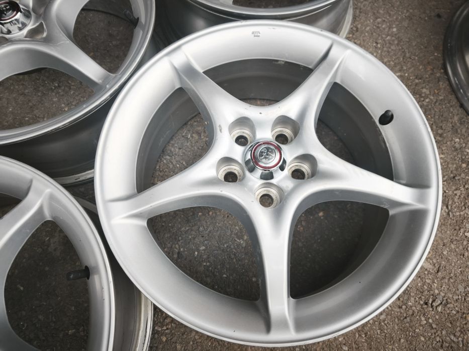 16" оригинални алуминиеви джанти за Toyota.