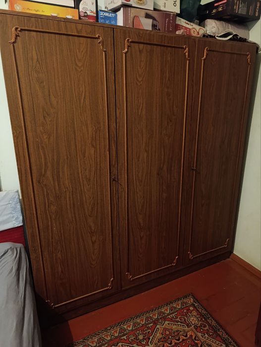 Мебель ва колин шкафлар сотилади