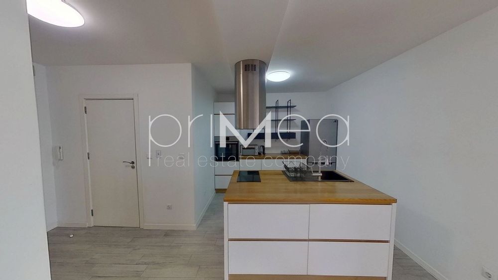 Дава се под наем Тристаен апартамент в Бургас, Център - 87 кв.м за 816 € - Снимка #7