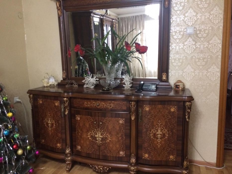 Шкаф витринный, шкаф с зеркалом