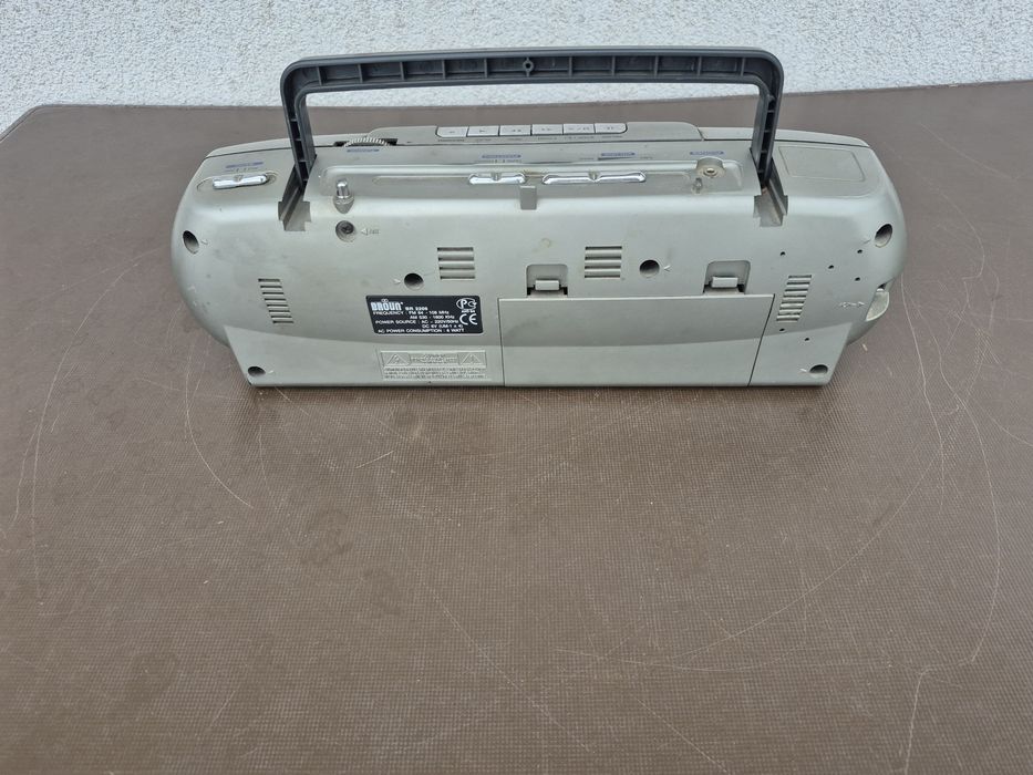 Vând Radio Casetofon BROUN  model ,fabricat made in  UK