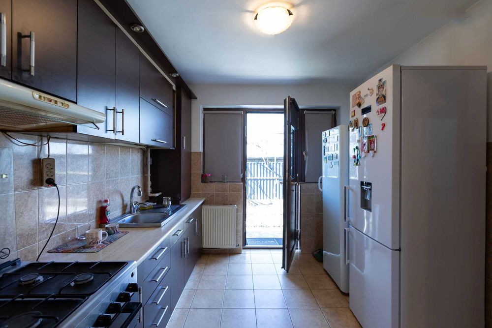 Vând casă P+1 situată în cartier Șerbănești, Municipiul  Bacau