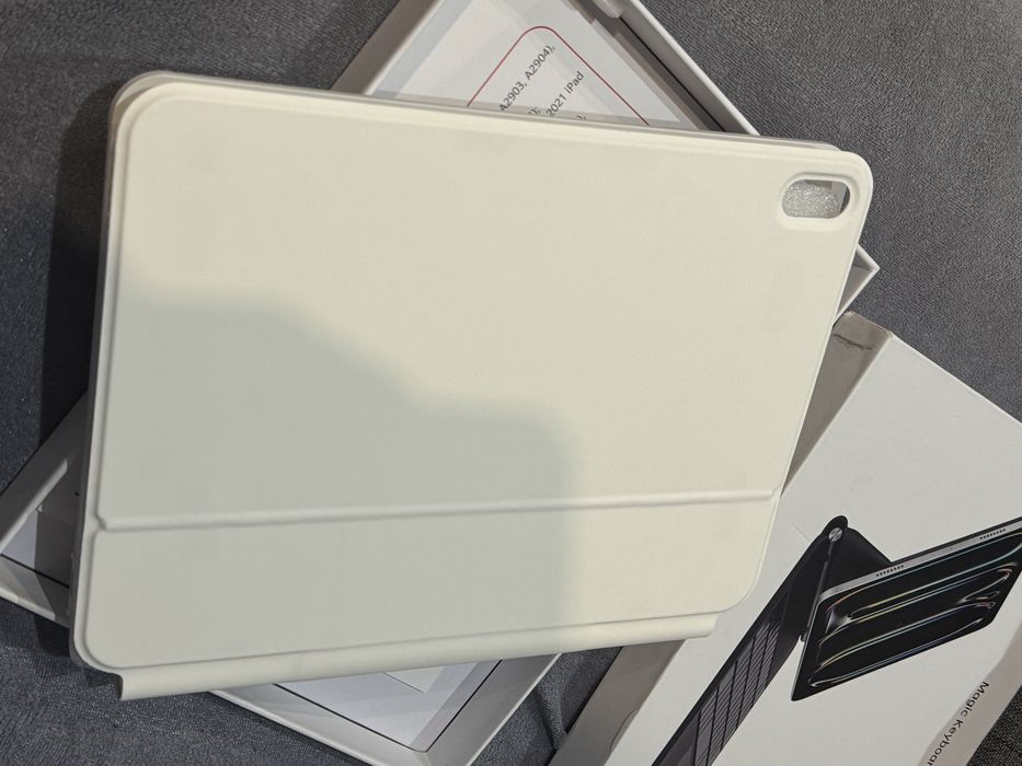 Magic Keyboard за iPad 10 / 10.9” / 11” – БЯЛА, нова