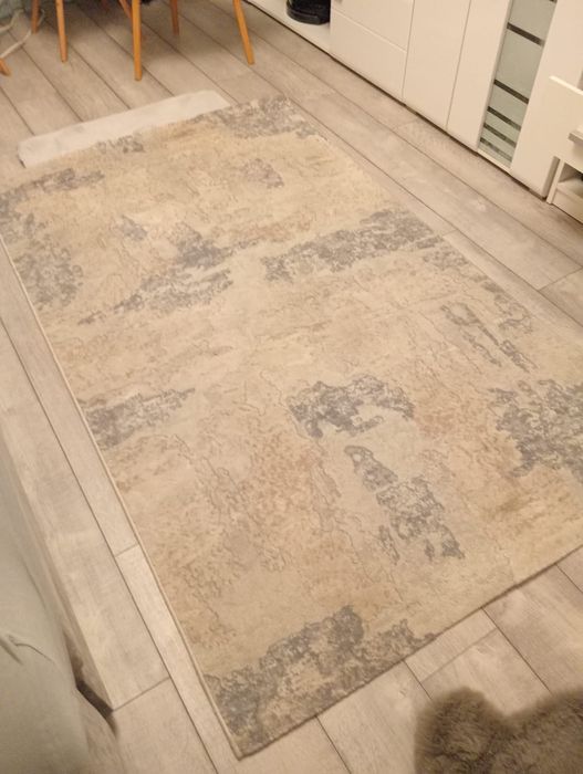 Vând covor model abstract